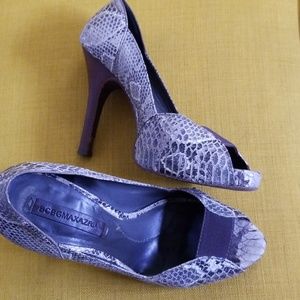 BCBG MAXAZRIA Snakeskin pumps